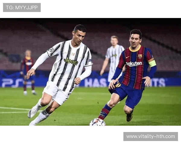 足球巨星与粉丝亲密合影瞬间尽显温馨与粉丝互动的独特魅力