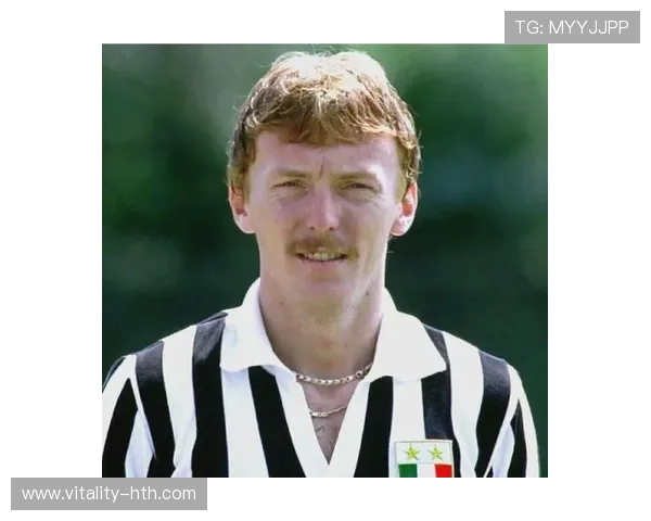 足球百大球星精彩回顾全程观看带你走进传奇球员的世界 足球百大球星精彩回顾全程观看带你走进传奇球员的世界